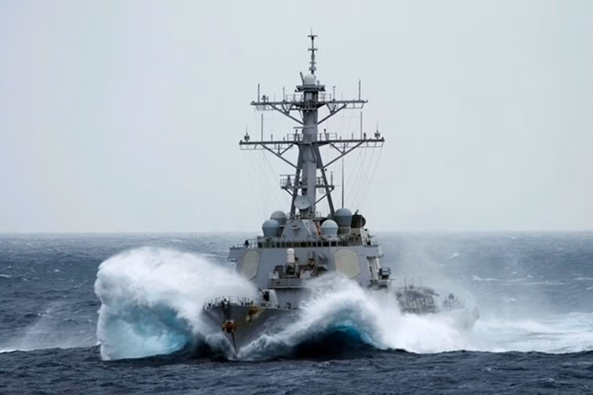 Hệ thống động lực của tàu gồm 4 động cơ tuabin khí LM2500 với tổng công suất 100.000 mã lực, tốc độ tối đa 30 hải lý/giờ, dự trữ hành trình 4.400 hải lý.