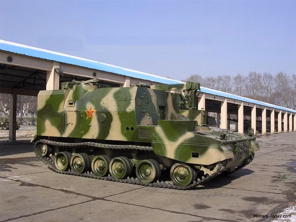 Ngoài PLZ-05, Trung Quốc còn tự phát triển phiên bản xe tiếp đạn pháo tự hành với khả năng chở 90 viên đạn 155mm.