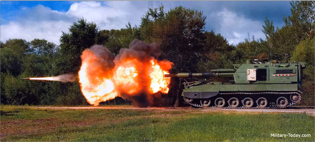 PLZ-05 được trang bị khẩu lựu pháo nòng dài 155mm/L52 đạt tầm bắn 30km với đạn pháo thông thường, 39km với đạn trợ lực tăng tầm và tới 53km với đạn mới thử nghiệm. Ngoài ra, có nguồn tin cho rằng Trung Quốc đang phát triển đạn tăng tầm lên tới 100km, có dẫn đường GPS.