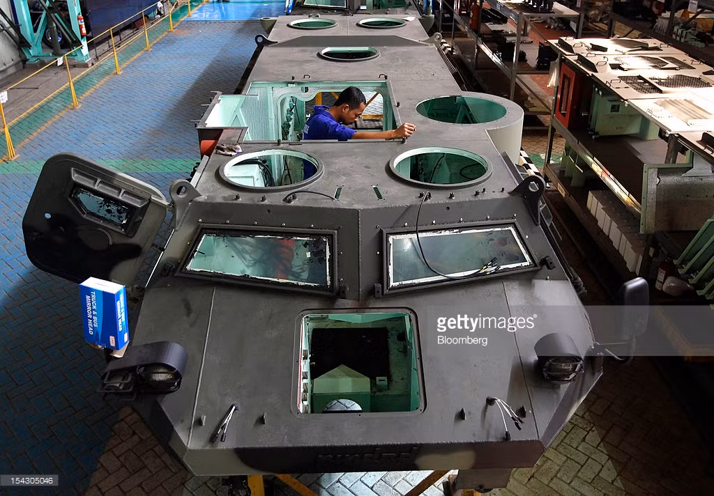 Tuy phía Pakistan chưa đưa ra bất kỳ lời cam kết, hứa hẹn rõ ràng nào nhưng có những khả năng trong tương lai về một thỏa thuận cung cấp các trang bị vũ khí do Indonesia sản xuất tới Pakistan. Đây thực sự là thông tin vui với nền công nghiệp quốc phòng Indonesia.