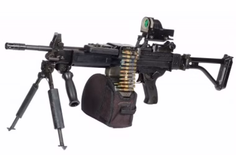 Ngay lúc đầu xuất hiện trong biên chế cùng với các vũ khí cá nhân khác. Ngay lập tức, trung liên IWI Negev được các báo nước ngoài rất quan tâm và dành lời khen ngợi cho trang bị rất hiện đại của lực lượng Hải quân đánh bộ Việt Nam.