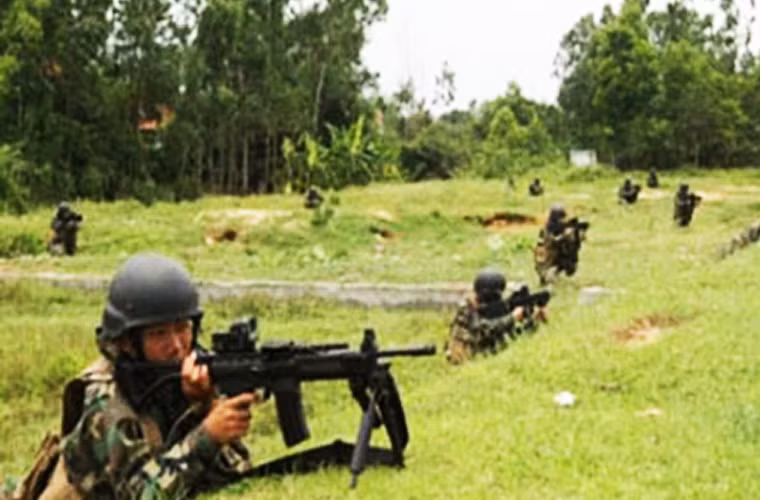 Từ những nhược điểm của thế hệ súng máy trước đó mà điển hình là M249 và M60 hiện đang có trong biên chế của mình. Israel đã tiến hành nghiên cứu và phát triển một loại trung liên mới với nhiều ưu điểm mang tên IWI Negev.