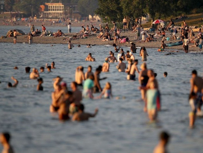 Ít nhất 134 người ở Vancouver thiệt mạng trong vài ngày qua giữa lúc Canada đối mặt đợt nắng nóng lịch sử, theo số liệu của Sở cảnh sát thành phố. Nguồn tin cho hay, nhiều trường hợp tử vong là người cao tuổi hoặc người có bệnh lý nền. Ảnh: Bloomberg.