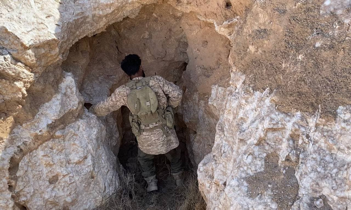 Các tay súng IS đã cất giữ vũ khí, đạn dược, thiết bị, thực phẩm,...trong những căn cứ này.