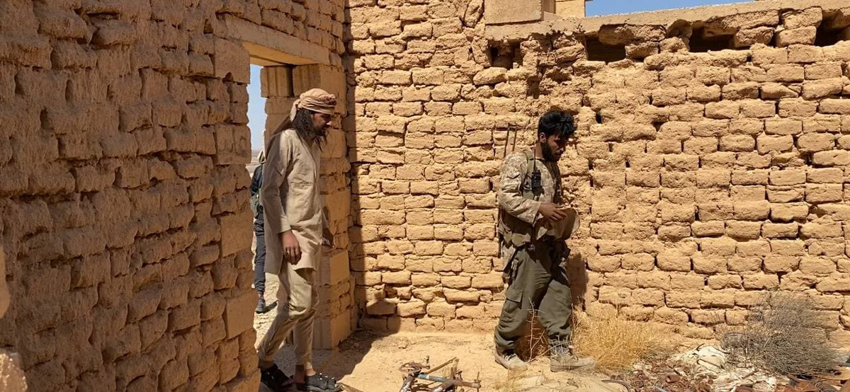 Nguồn tin cho hay, 10 thành viên ủng hộ chính phủ Syria đã bị sát hại hoặc bị thương trong cuộc tấn công gần đây của phiến quân IS ở phía nam Deir Ezzor.