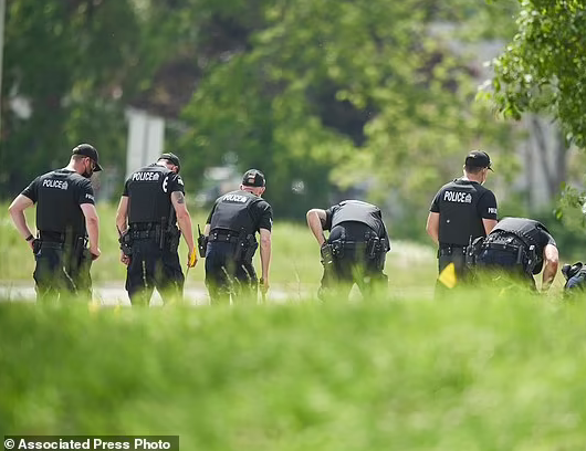 Hàng chục cảnh sát đã rà soát khu vực xung quanh hiện trường vụ đâm xe để tìm kiếm bằng chứng vào ngày 6/6. Nhà điều tra Paul Waight từ chối tiết lộ bằng chứng về việc đây có phải là một tội ác do thù hận hay không, nhưng cho biết cuộc tấn công đã được lên kế hoạch.