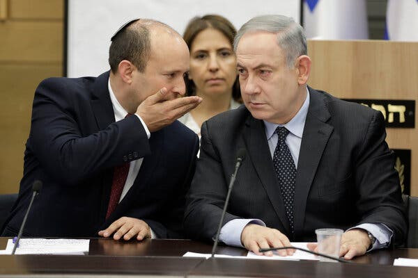 Naftali Bennett bắt đầu tham gia chính trường vào năm 2006, làm phụ tá cho ông Benjamin Netanyahu cho đến năm 2008. Ảnh: Reuters.