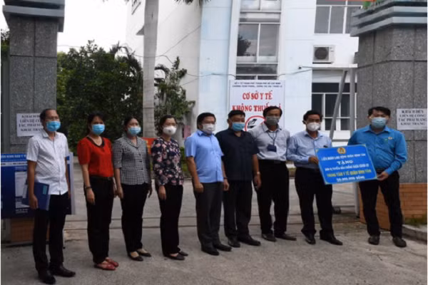 Phat hien ba chau duong tinh SARS-CoV-2 sau tai nan giao thong