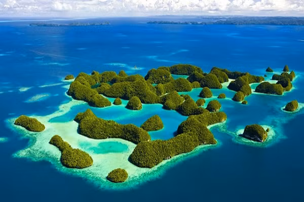 Su that bat ngo ve quoc dao vua ghi nhan ca COVID-19 dau tien-Hinh-7