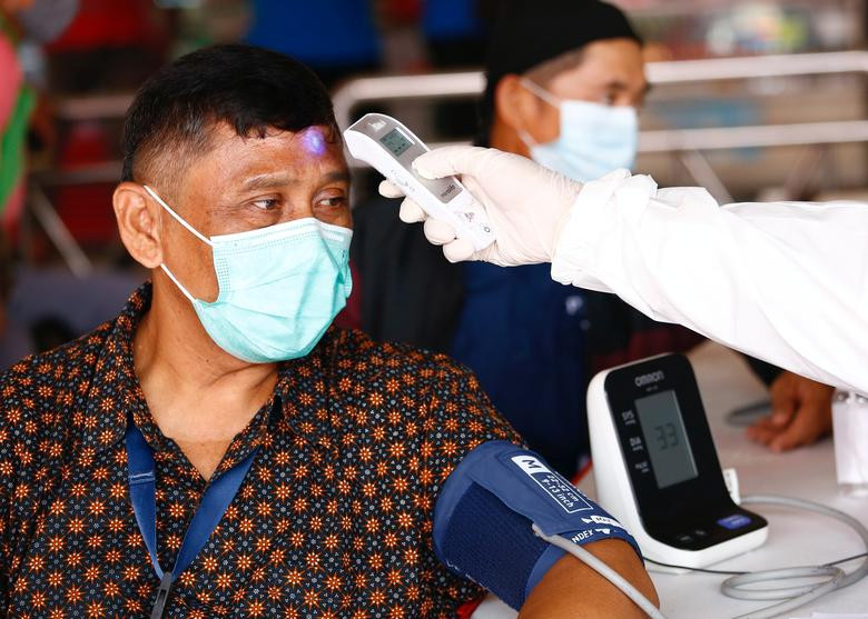 Ngày 21/6, Bộ Y tế Indonesia ghi nhận 14.536 ca mắc COVID-19 mới, nâng tổng số ca nhiễm tại nước này lên hơn 2 triệu ca. (Nguồn ảnh: Reuters)