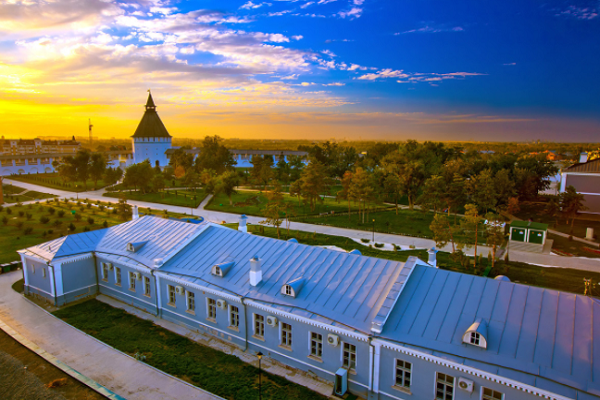 Tại thành phố Astrakhan, nhiệt độ vào mùa hè là khoảng 30 độ C và mức nhiệt cao nhất từng được ghi nhận là 41 độ C.