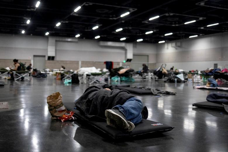 Bên trong một trung tâm tránh nóng ở Portland, Oregon. 