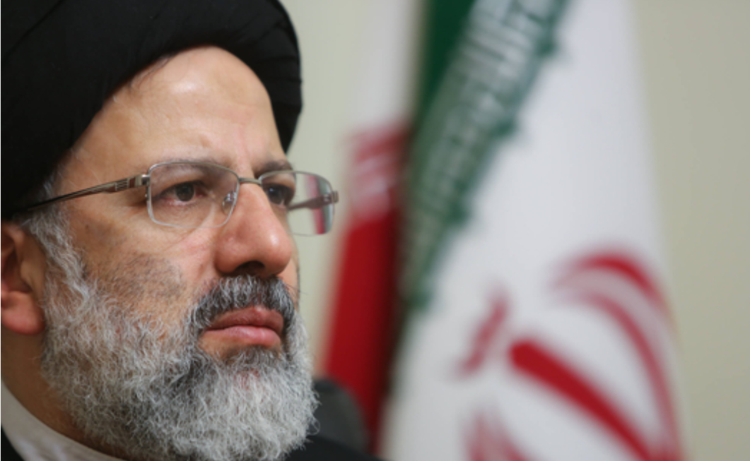 Ông Raisi trước đó cũng đã cam kết thắt chặt quan hệ thương mại với các láng giềng, đi theo con đường đàm phán để khôi phục thỏa thuận hạt nhân năm 2015. Ảnh: tabnak.ir.