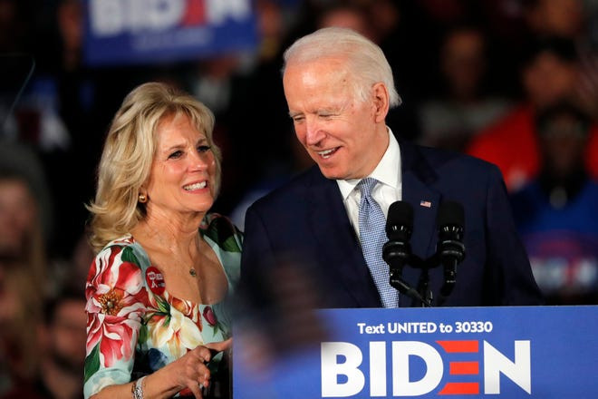 Ngày 9/6: Tổng thống Biden và Đệ nhất phu nhân Jill Biden khởi hành từ Washington. Điểm dừng chân đầu tiên của họ tại Anh sẽ là RAF Mildenhall, một căn cứ của Không quân Hoàng gia Anh, để thăm hỏi các thành viên Không quân Mỹ ở đó. Ảnh: Reuters.
