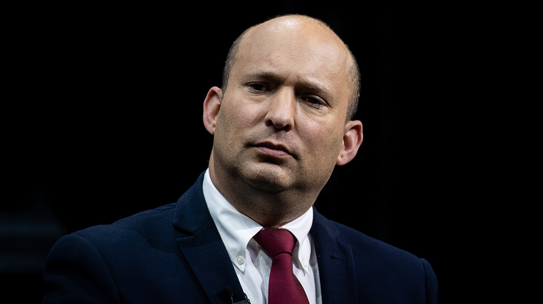 Năm Bennett được 4 tuổi, gia đình ông chuyển tới Montreal (Canada) và ở đó trong hai năm trước khi trở về quê nhà Haifa. Khi Bennett học lớp 2, gia đình ông chuyển tới New Jersey (Mỹ). Đến năm Bennett 10 tuổi, cả gia đình lại trở về Haifa. Ảnh: LAT.