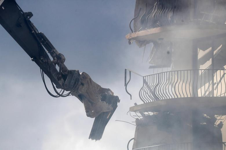 Hiện, các nhà chức trách vẫn đang điều tra nguyên nhân vụ sập nhà.