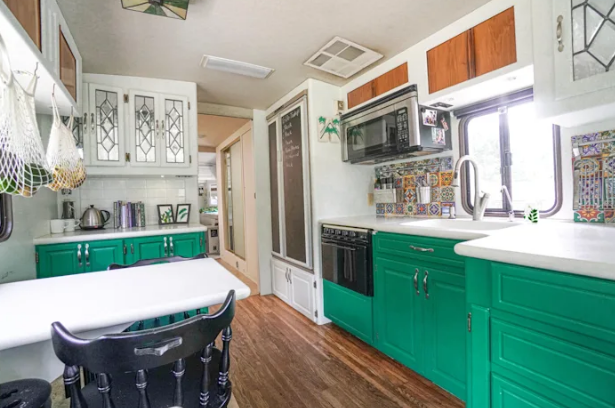 Bên trong nhà bếp.