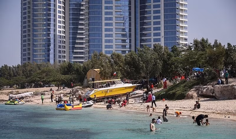 Một trong những sự thật thú vị khác về Iran là người Iran sử dụng lịch riêng của họ (lịch Iran). Ngày đầu tiên của năm là ngày đầu tiên của mùa xuân và ngày đó được gọi là Nowruz. Ảnh: TWM.