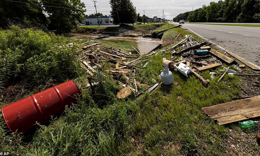 Hien truong dam xe kinh hoang vi mua bao o My, nhieu nguoi chet-Hinh-8