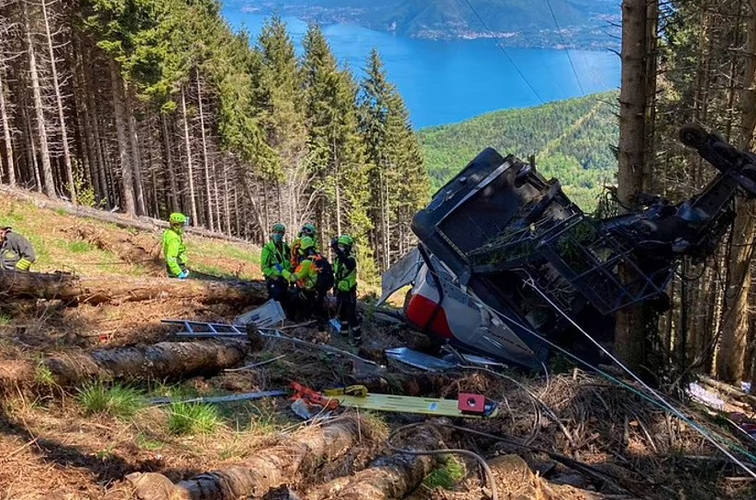 Ít nhất 14 người thiệt mạng trong vụ tai nạn đứt cáp treo xảy ra tại Piedmont - một khu du lịch nổi tiếng ở miền Bắc Italy hôm 23/5.