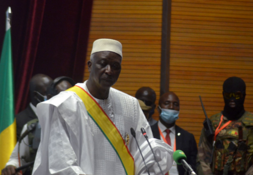 Nguồn tin cho hay, ngày 26/5, hai nhà lãnh đạo của chính phủ lâm thời Mali là Tổng thống Bah Ndaw và Thủ tướng Moctar Ouane đã tuyên bố từ chức. Được biết, Tổng thống Ndaw và Thủ tướng Ouane được bổ nhiệm để dẫn dắt chính phủ lâm thời Mali từ tháng 9/2020, với mục tiêu khôi phục hoàn toàn quyền điều hành dân sự trong vòng 18 tháng sau cuộc đảo chính năm đó.