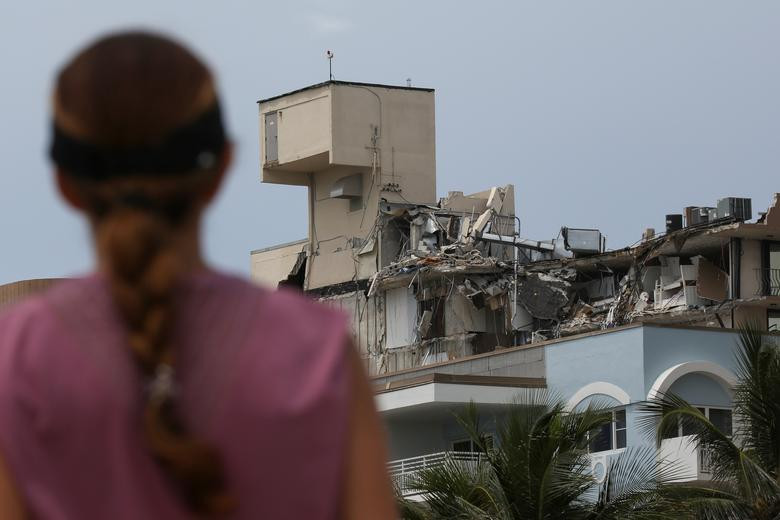 Tuy nhiên, hy vọng tìm thấy người còn sống sau vụ sập nhà đang trở nên mong manh hơn khi đã 4 ngày trôi qua.