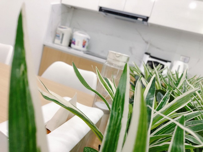 “Khi có nhà riêng, mình cũng thấy thoải mái hơn, không phải phụ thuộc, không chung đụng với các nhà khác như hồi ở trọ. Điện nước cũng tự đóng theo giá nhà nước nên dùng thoải mái hơn”, anh Nam chia sẻ.