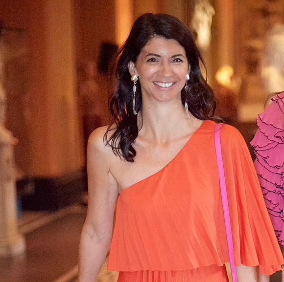 Trên trang LinkedIn của mình, Gina Coladangelo cho biết bà có hơn 20 năm kinh nghiệm trong lĩnh vực quản lý kinh doanh, tiếp thị và truyền thông. Ảnh: Daily Mail.