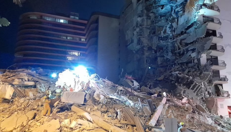 Những hình ảnh và video từ hiện trường vụ sập nhà cho thấy đống đổ nát ngổn ngang sau khi tòa nhà bị sập. Ảnh: Daily Mail.