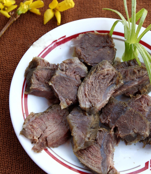 Ngoài ra, bắp bò ngâm giấm, thịt chân giò ngâm giấm vừa giòn, mềm, không dai, không ngấy thích hợp cho cả trẻ em và người lớn. Ảnh: Webnauan.