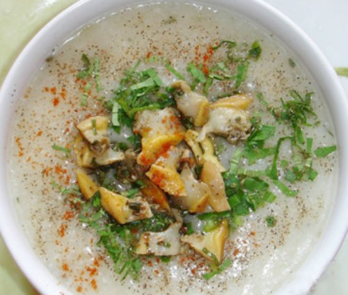 Cháo trai có vị ngọt thơm hấp dẫn, được nhiều người yêu thích trong những ngày lạnh. Ảnh: Sotaynauan.