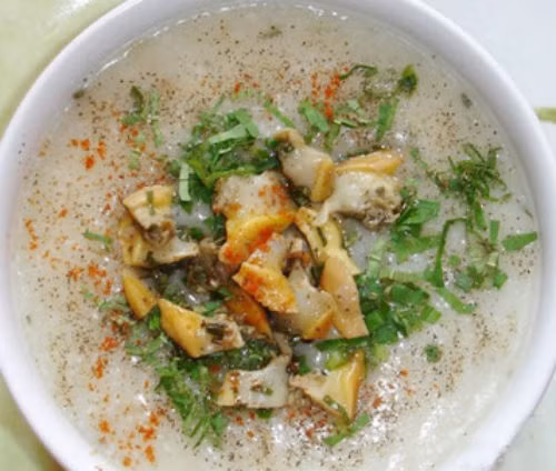 Cháo trai có vị ngọt thơm hấp dẫn, được nhiều người yêu thích trong những ngày lạnh. Ảnh: Sotaynauan.