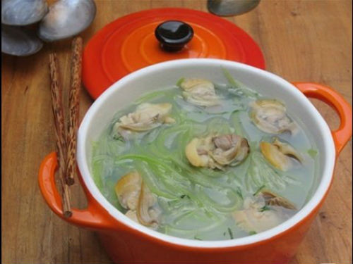 Ngoài ra, nấu riêu, thịt trai còn có thể nấu canh cùng rau mùng tơi, bầu, rau ngót....Ảnh: Youtube.