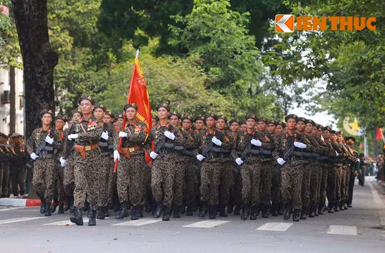 Một lực lượng khác cũng thu hút không ít chú ý trong diễu binh mừng Quốc khánh 2/9 là bộ đội trinh sát đặc nhiệm.