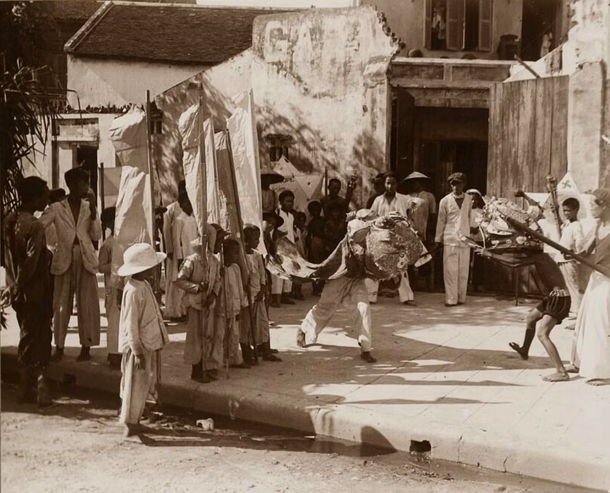 Múa lân, một hoạt động biểu diễn đặc sắc không thể thiếu vào dịp Tết Trung thu. Ảnh tư liệu.