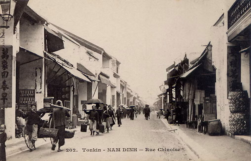Phố Khách hay phố người Hoa ở Nam Định, nay là phố Hoàng Văn Thụ. Ảnh tư liệu.