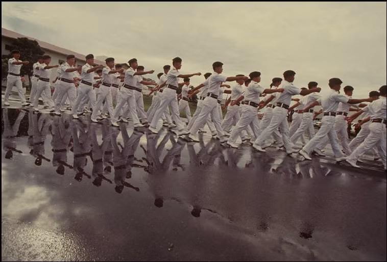 Lực lượng vũ trang hoàng gia Brunei. Ảnh: Gueorgui Pinkhassov.