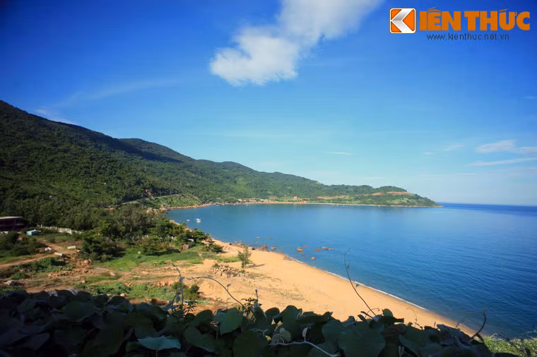 Tuy vậy, sự mộc mạc của vịnh Đà Nẵng cũng là nét đặc trưng hấp dẫn những du khách muốn được hòa mình vào thiên nhiên.