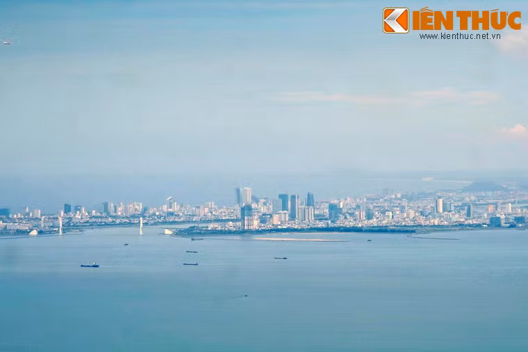 Giữa thế kỷ 19, lực lượng hải quân Pháp ở Viễn Đông đã nhiều lần gây hấn với nhà Nguyễn ở vịnh Đà Nẵng, báo hiệu cuộc viễn chinh xâm lược chính thức của phương Tây sắp sửa bắt đầu.