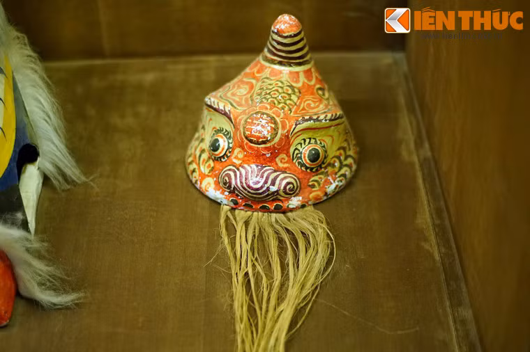 Loại đầu lân này thì được dùng để bày chứ không dùng để múa, ngày nay hầu như không còn được sản xuất.