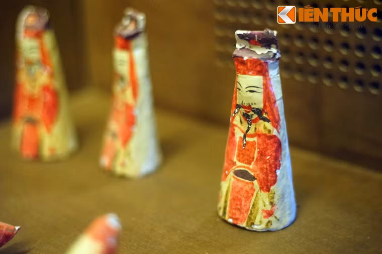 Ông phỗng giấy là món đồ chơi Trung thu đơn giản nhưng cũng được trẻ em thời xưa ưa thích.