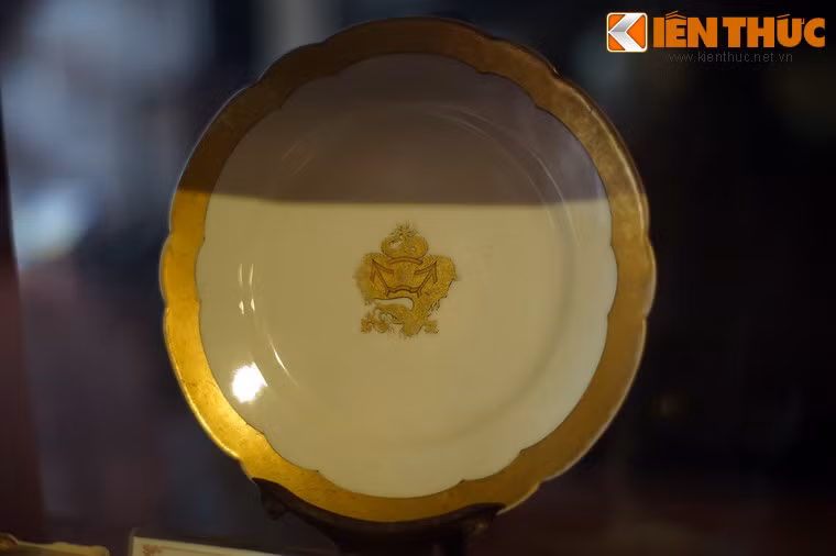 Một chiếc đĩa kí kiểu thời vua Thành Thái.