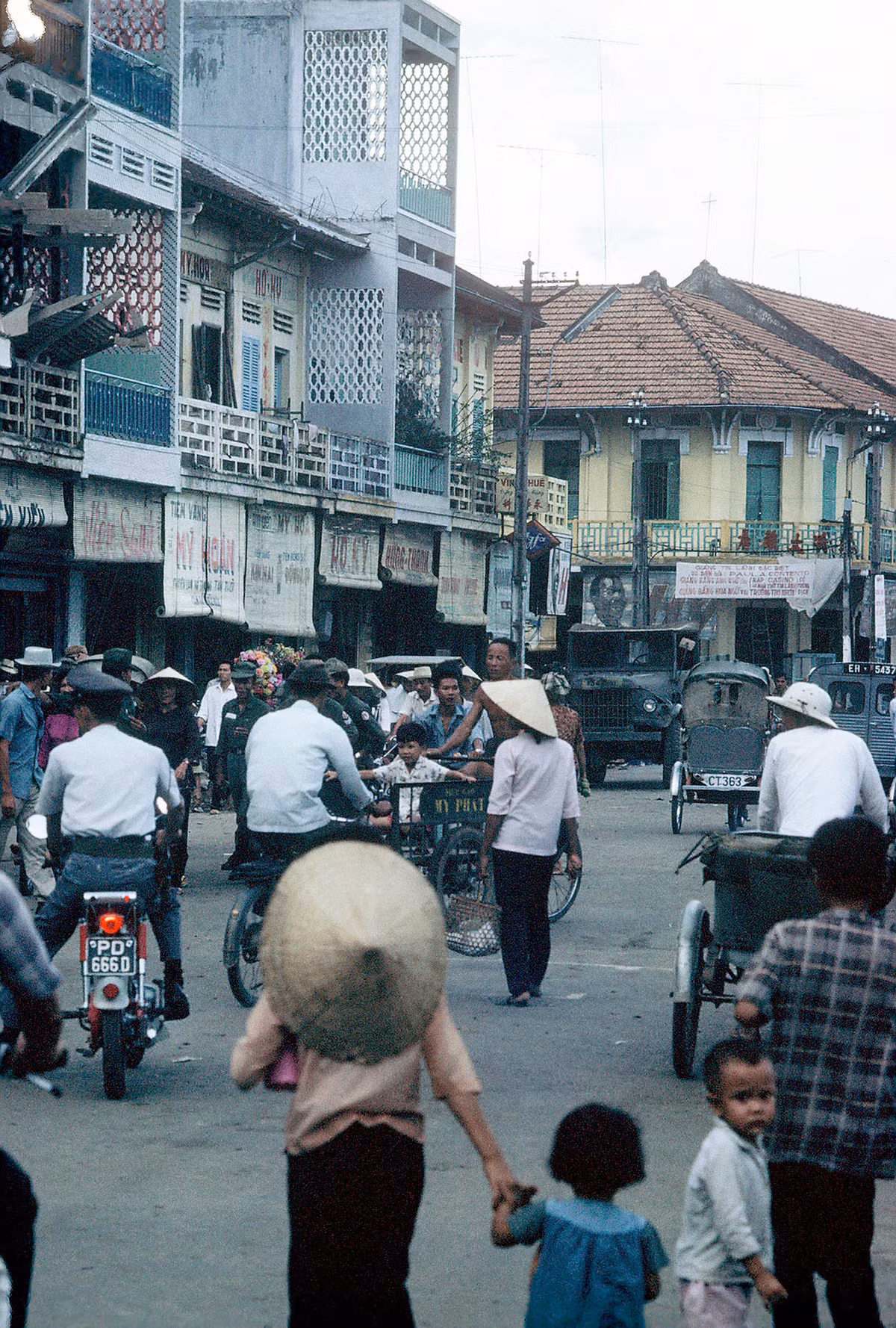  Đường phố Cần Thơ giờ cao điểm.Ảnh: D. Hoag.