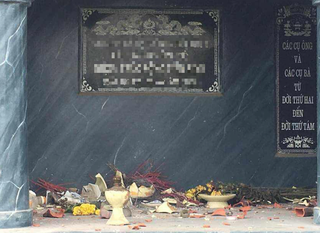 Ha Noi: Truy tim doi tuong dap pha hon 40 ngoi mo-Hinh-2