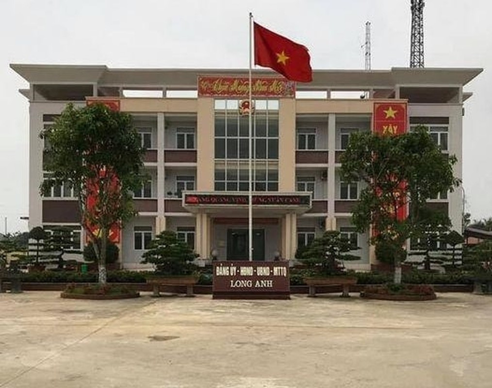  Khai trừ khỏi Đảng một Bí thư Đảng ủy phường dùng bằng giả để thăng tiến: Ngày 14/9/2022, thông tin từ Ủy ban Kiểm tra Thành ủy thành phố Thanh Hóa cho biết: Ban Thường vụ Thành ủy đã tiến hành kỷ luật bằng hình thức khai trừ khỏi Đảng đối với ông Lê Kim Cường, Bí thư Đảng ủy, Chủ tịch HĐND phường Long Anh. Trước đó, qua xác minh, cơ quan chức năng phát hiện ông Lê Kim Cường đã kê khai, sử dụng văn bằng giả nhằm bổ sung vào hồ sơ cán bộ, công chức để được quy hoạch, giới thiệu ứng cử, bổ nhiệm các chức danh lãnh đạo Đảng, chính quyền. 