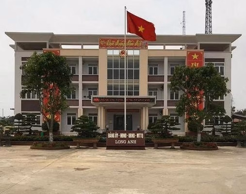  Khai trừ khỏi Đảng một Bí thư Đảng ủy phường dùng bằng giả để thăng tiến: Ngày 14/9/2022, thông tin từ Ủy ban Kiểm tra Thành ủy thành phố Thanh Hóa cho biết: Ban Thường vụ Thành ủy đã tiến hành kỷ luật bằng hình thức khai trừ khỏi Đảng đối với ông Lê Kim Cường, Bí thư Đảng ủy, Chủ tịch HĐND phường Long Anh. Trước đó, qua xác minh, cơ quan chức năng phát hiện ông Lê Kim Cường đã kê khai, sử dụng văn bằng giả nhằm bổ sung vào hồ sơ cán bộ, công chức để được quy hoạch, giới thiệu ứng cử, bổ nhiệm các chức danh lãnh đạo Đảng, chính quyền. 