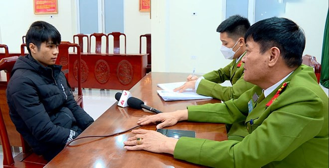  Trích xuất camera, truy tìm kẻ trộm cắp, giết người: Ngày 30/12/2022, nhà ông N.T.G. (53 tuổi, ở xóm Ngòi, xã Mão Điền, huyện Thuận Thành, tỉnh Bắc Giang) bị một đối tượng đột nhập. Qua trích xuất camera giám sát, cảnh sát phát hiện kẻ này đã giết ông G. rồi trộm cắp nhiều tài sản. Sau 16 giờ gây án, Vũ Đăng Mạnh (23 tuổi) là nghi phạm đã bị cơ quan Công an bắt giữ. Theo công an, khoảng 2h ngày 30/12, Mạnh lẻn vào nhà ông N.T.G. Khi bị phát hiện, anh ta dùng hung khí tấn công vợ chồng chủ nhà. Ông N.T.G chết tại chỗ, bà N.T.H (SN 1969, vợ ông G.) chạy ra ngoài kêu cứu và gục trên vũng máu. 