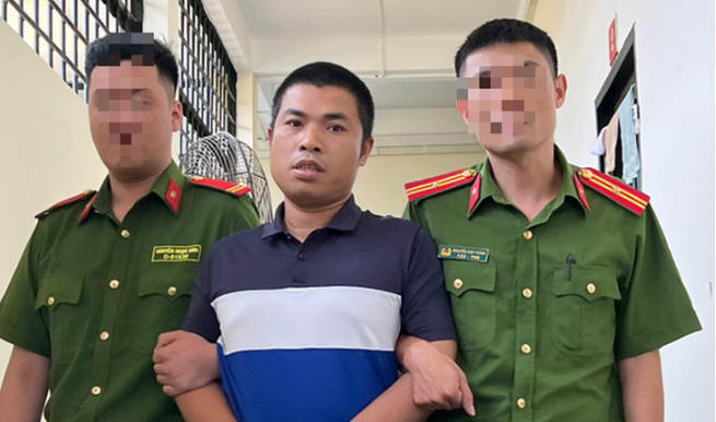  Bắt kẻ giết người phụ nữ bán trà đá: Khoảng 12h05 ngày 25/11/2022, khi các cán bộ chiến sĩ Công an quận Tây Hồ (Hà Nội) nhận được tin báo về việc bà Hồng Thu H. (51 tuổi, trú tại số 406 Hoàng Hoa Thám, Thụy Khuê, Tây Hồ) bị một người đàn ông đâm chết khi đang ngồi bán trà đá. Sau 4 tiếng nỗ lực truy tìm, rà soát hàng trăm camera an ninh, công an đã bắt được hung thủ là Hoàng Ngọc Chiến (37 tuổi, ở Long Biên) khi anh ta trốn cách hiện trường hơn 20km. Tại cơ quan công an, Chiến khai nhận dùng dao đâm bà H. là do Chiến nghi ngờ năm 2017 bà này chỉ đạo cháu họ đập cửa kính nhà mình. 