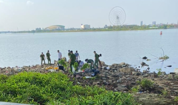  Trích xuất camera bắt hung thủ phân xác cô gái bỏ vào vali: Rạng sáng 7/2/2020, ngay sau khi nhận được trình báo của vợ chồng ngư dân Nguyễn Khanh (55 tuổi) về việc phát hiện chiếc vali chứa xác chết nổi dưới chân cầu Trần Thị Lý (phường Mỹ An, quận Ngũ Hành Sơn, TP Đà Nẵng), Công an đã nhanh chóng vào cuộc xác minh. Nạn nhân được xác định tên Bao Dan Ping (30 tuổi, quốc tịch Trung Quốc), nhập cảnh Việt Nam vào ngày 4/12/2019, tạm trú tại 1 nhà nghỉ trên đường Võ Nguyên Giáp (P.Khuê Mỹ).