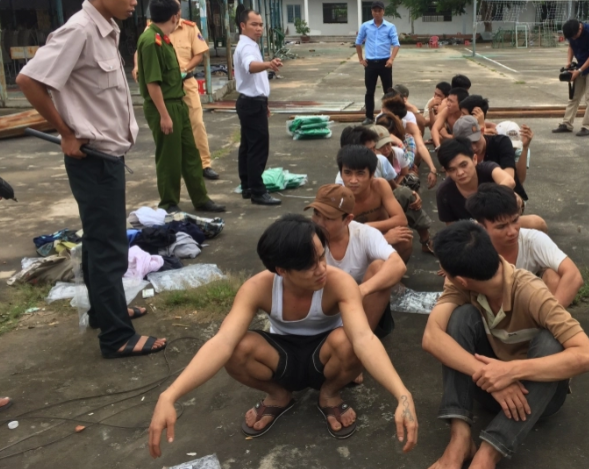  Gần 500 học viên Trung tâm cai nghiện An Lão trốn trại: Khoảng 8h15 ngày 17/5/2010, người dân tại thị trấn An Lão, TP Hải Phòng tá hỏa khi chứng kiến khoảng 400 – 500 người cởi trần “diễu hành” trên phố. Nhiều đối tượng trong số này xăm trổ đầy mình, tay cầm gậy gộc, vừa đi bộ vừa hò hét khiến người dân cả thị trấn hoảng sợ. Đám đông này ngay lập tức được xác định là số học viên vừa trốn khỏi trung tâm cai nghiện tại thị trấn An Lão. Cuối giờ chiều ngày 24/10, khoảng 400 học viên cai nghiện bỏ trốn đã được đưa trở lại Trung tâm. 